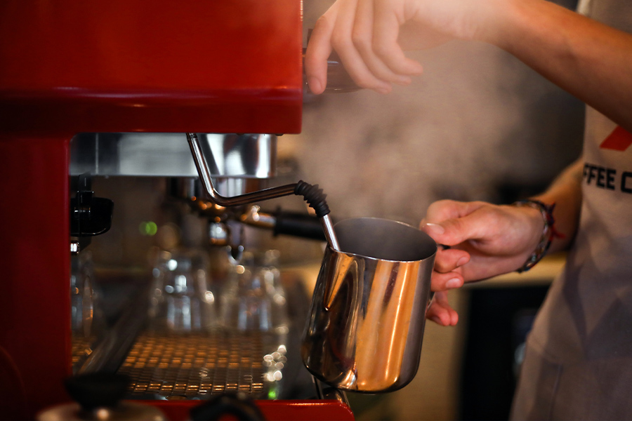 Kaffeezubereitung am Messestand Catering-Service am Messestand
